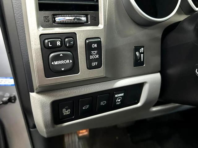 Photo of 2015 Silver Sky Metallic Toyota Sequoia