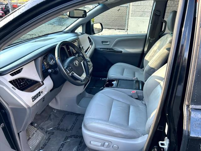 Photo of 2016 Midnight Black Metallic Toyota Sienna