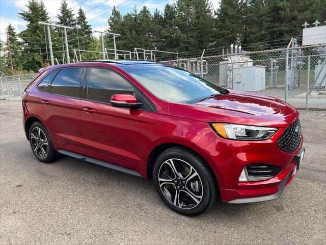 Photo of 2019 Ruby Red Metallic Tinted Clearcoat Ford Edge