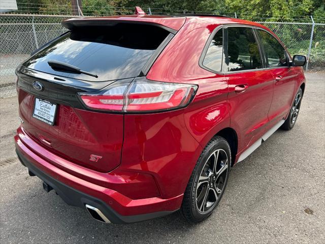 Photo of 2019 Ruby Red Metallic Tinted Clearcoat Ford Edge