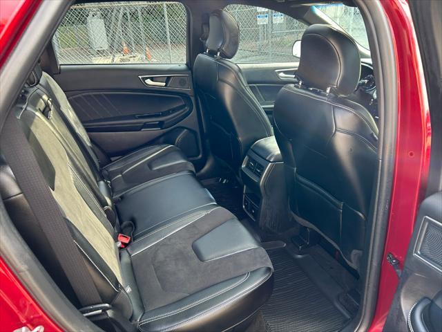 Photo of 2019 Ruby Red Metallic Tinted Clearcoat Ford Edge