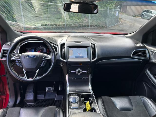 Photo of 2019 Ruby Red Metallic Tinted Clearcoat Ford Edge