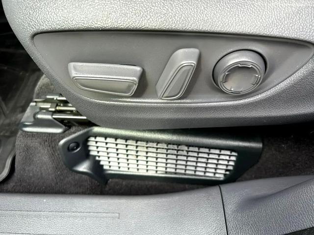 Photo of 2021 Midnight Black Metallic Toyota Sienna