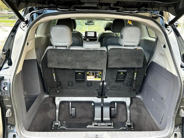 Photo of 2021 Midnight Black Metallic Toyota Sienna