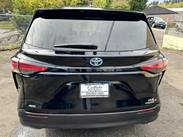 Photo of 2021 Midnight Black Metallic Toyota Sienna