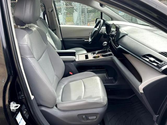 Photo of 2021 Midnight Black Metallic Toyota Sienna