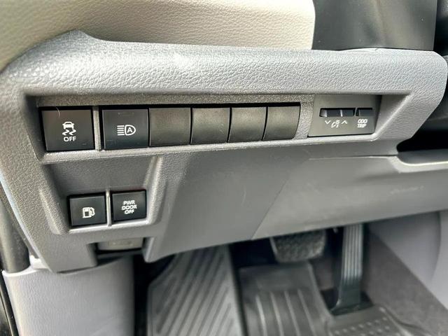 Photo of 2021 Midnight Black Metallic Toyota Sienna