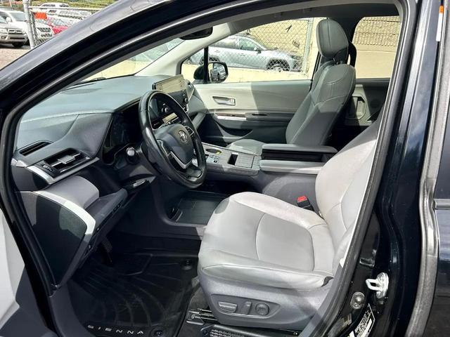 Photo of 2021 Midnight Black Metallic Toyota Sienna