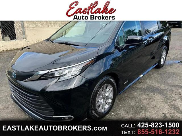 Photo of 2021 Midnight Black Metallic Toyota Sienna