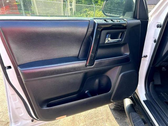 Photo of 2017 Super White Toyota 4Runner