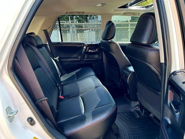 Photo of 2017 Super White Toyota 4Runner