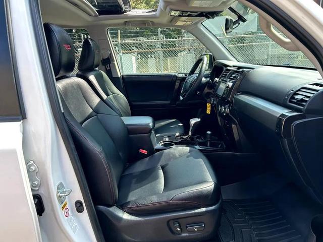 Photo of 2017 Super White Toyota 4Runner