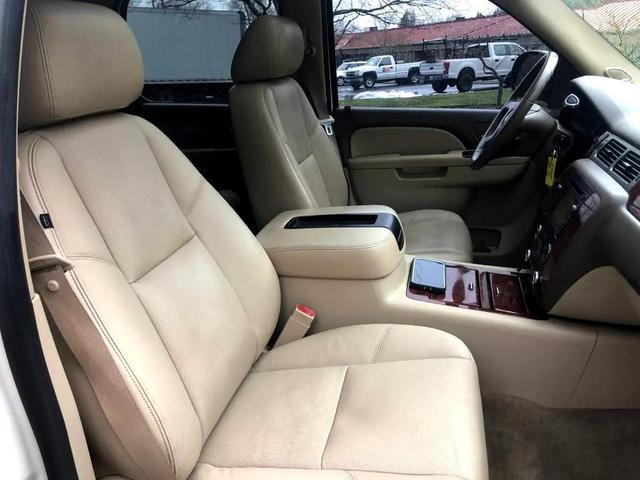 Photo of 2011 White Diamond Tricoat Chevrolet Tahoe