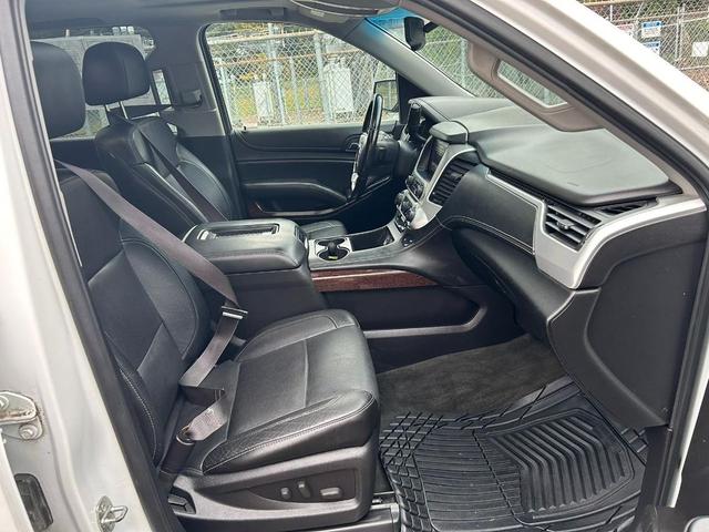 Photo of 2015 White GMC Yukon