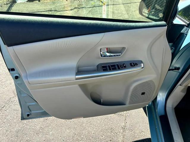 Photo of 2015 Sea Glass Pearl Toyota Prius v