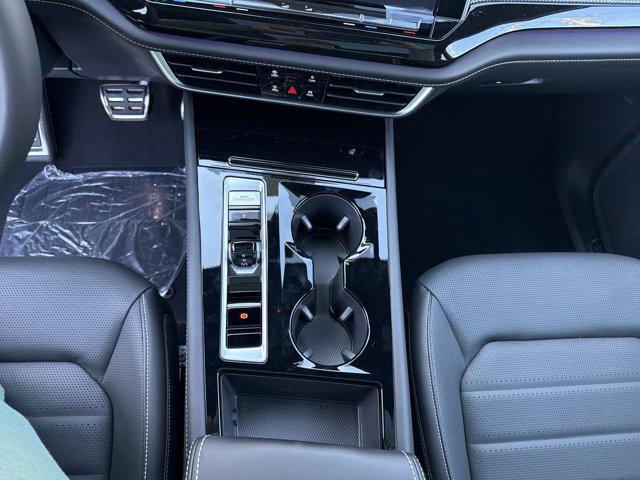 Photo of 2025 Opal White Pearl Volkswagen Atlas Cross Sport