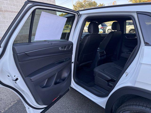 Photo of 2025 Opal White Pearl Volkswagen Atlas Cross Sport