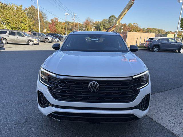 Photo of 2025 Opal White Pearl Volkswagen Atlas Cross Sport