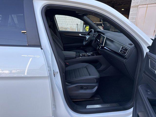 Photo of 2025 Opal White Pearl Volkswagen Atlas Cross Sport