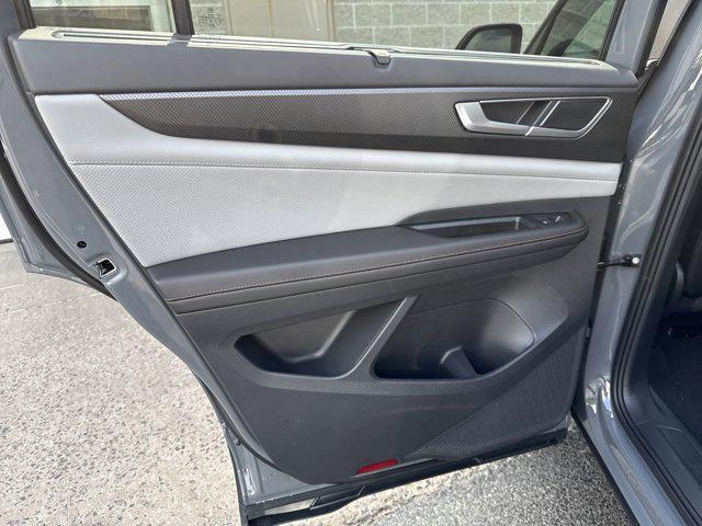 Photo of 2025 Pure Gray Volkswagen Atlas