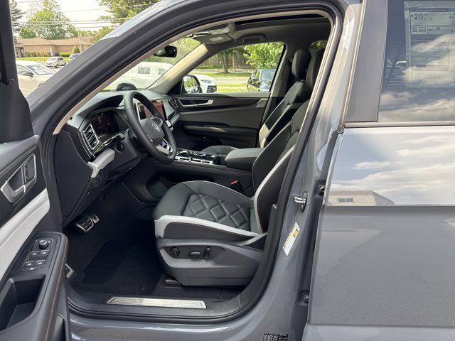 Photo of 2025 Pure Gray Volkswagen Atlas