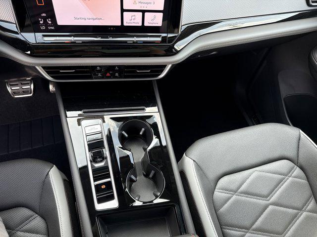 Photo of 2025 Pure Gray Volkswagen Atlas