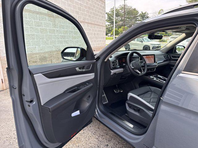 Photo of 2025 Pure Gray Volkswagen Atlas