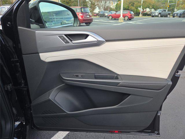 Photo of 2025 Deep Black Pearl Volkswagen Taos
