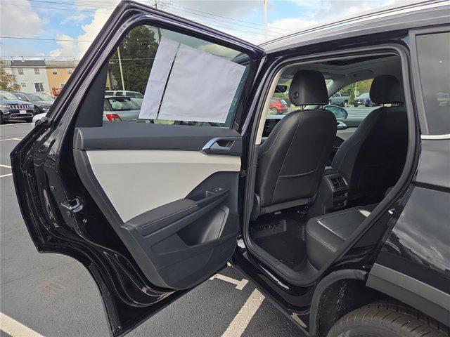 Photo of 2025 Deep Black Pearl Volkswagen Taos
