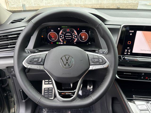 Photo of 2025 Avocado Green Pearl Volkswagen Atlas