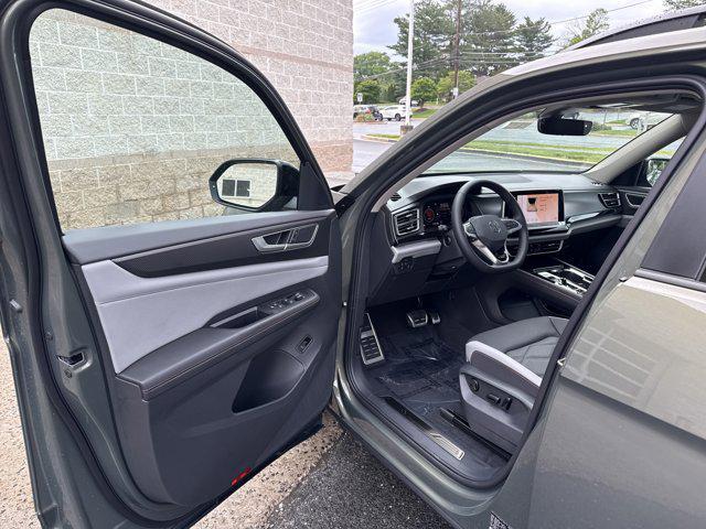 Photo of 2025 Avocado Green Pearl Volkswagen Atlas