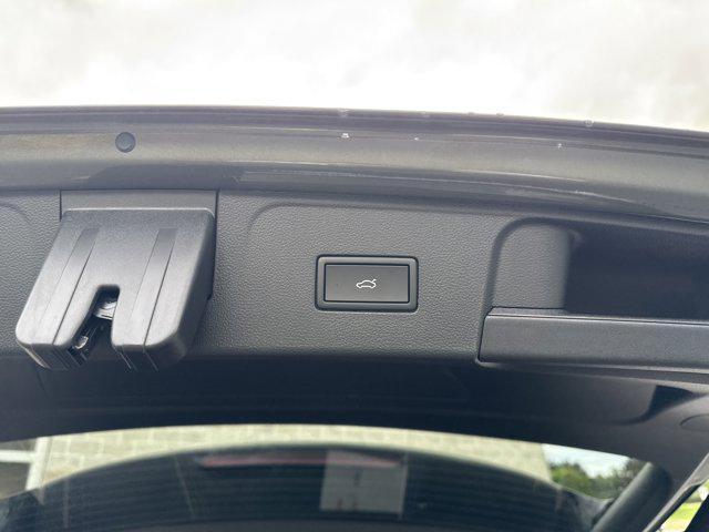 Photo of 2025 Avocado Green Pearl Volkswagen Atlas