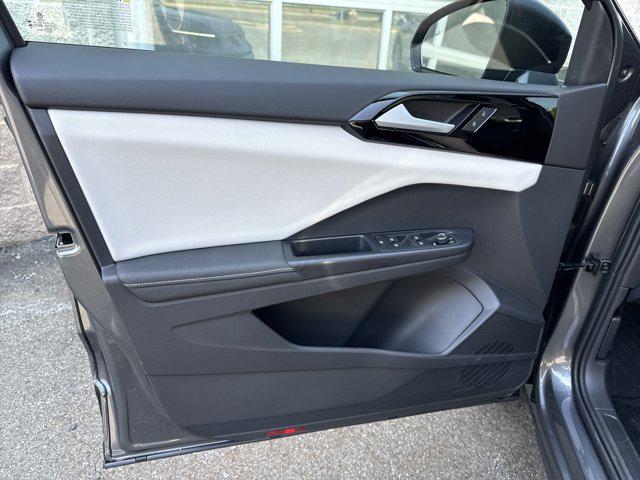Photo of 2025 Platinum Gray Metallic Volkswagen Taos