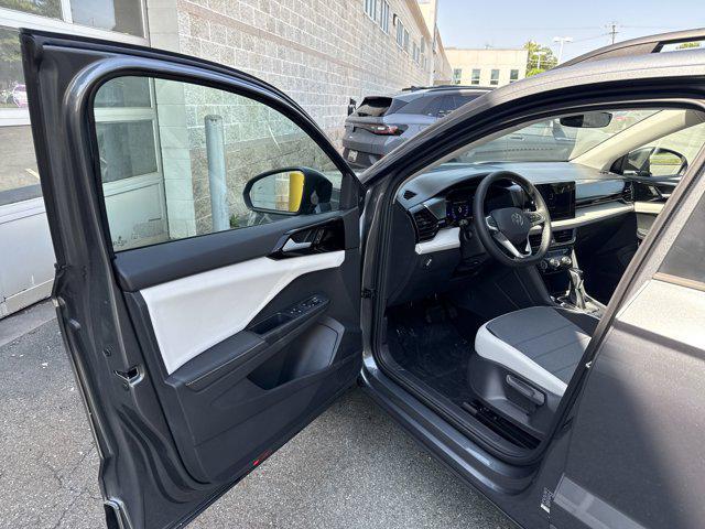 Photo of 2025 Platinum Gray Metallic Volkswagen Taos