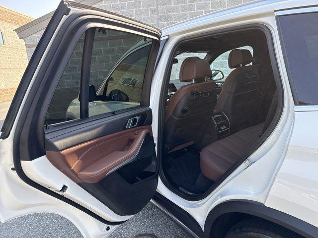 Photo of 2022 Alpine White BMW X5