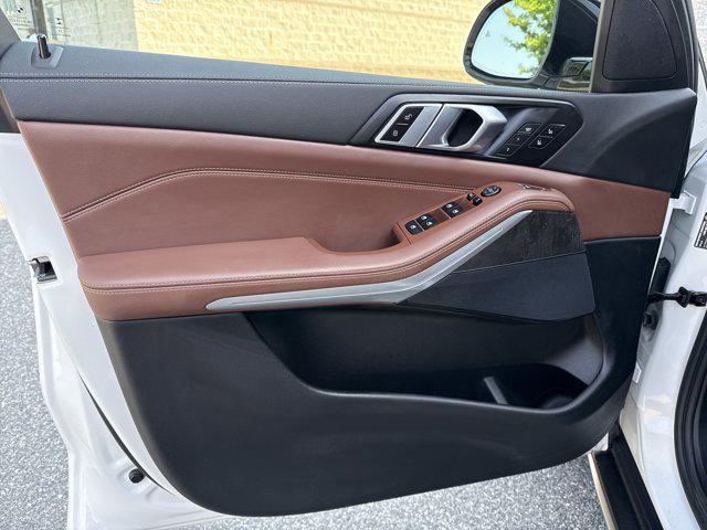 Photo of 2022 Alpine White BMW X5