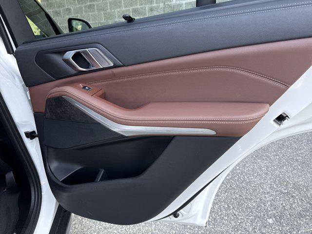 Photo of 2022 Alpine White BMW X5