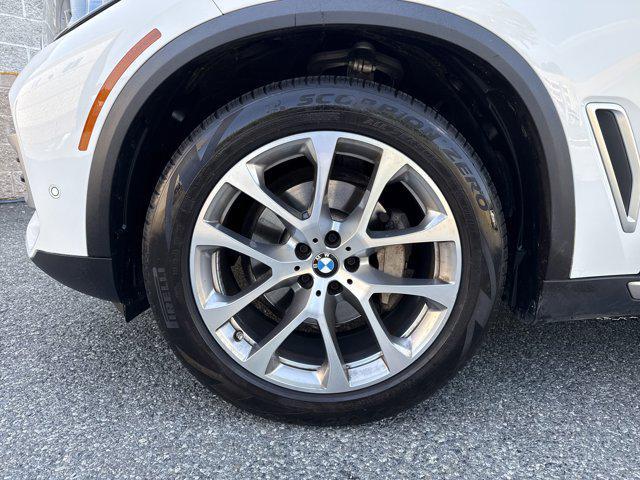 Photo of 2022 Alpine White BMW X5