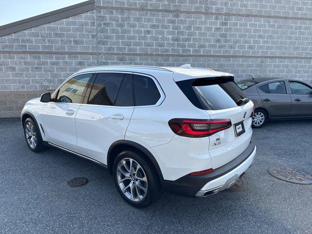 Photo of 2022 Alpine White BMW X5