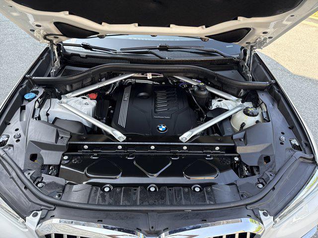 Photo of 2022 Alpine White BMW X5