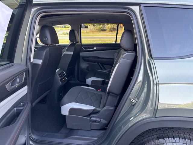 Photo of 2025 Avocado Green Pearl Volkswagen Atlas