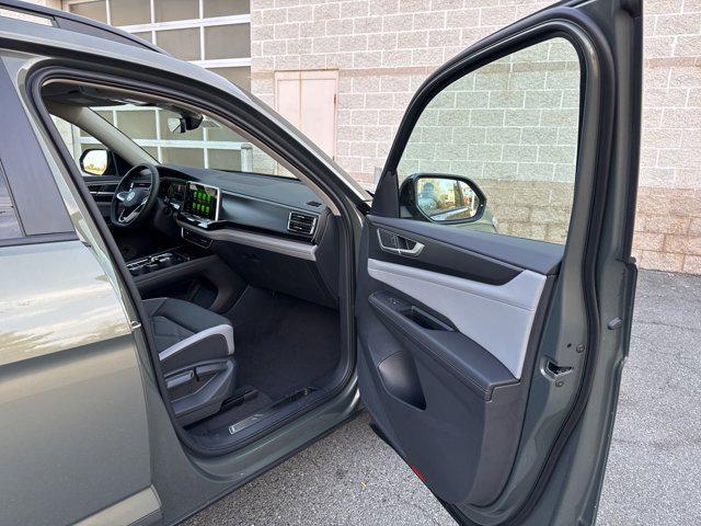 Photo of 2025 Avocado Green Pearl Volkswagen Atlas
