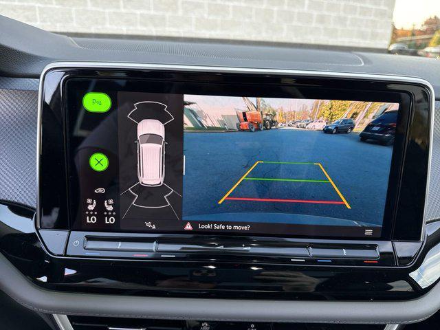 Photo of 2025 Avocado Green Pearl Volkswagen Atlas