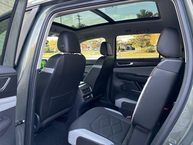 Photo of 2025 Avocado Green Pearl Volkswagen Atlas