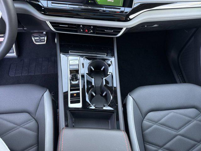 Photo of 2025 Avocado Green Pearl Volkswagen Atlas