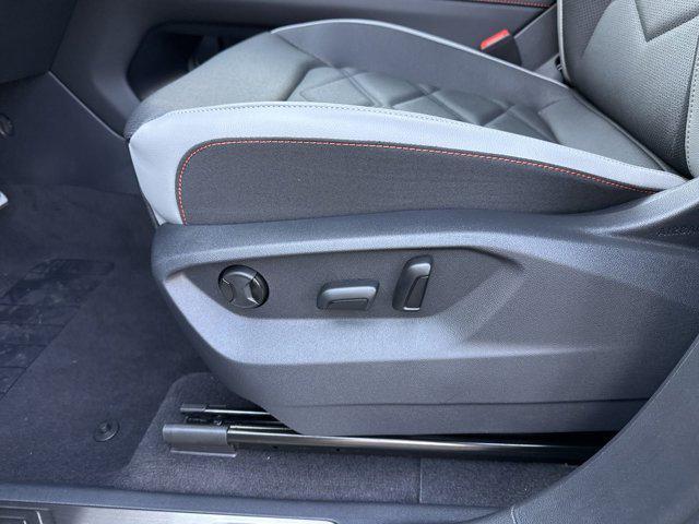 Photo of 2025 Avocado Green Pearl Volkswagen Atlas