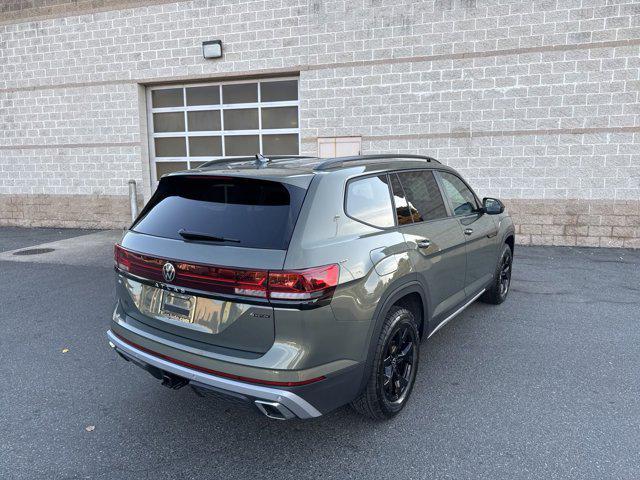 Photo of 2025 Avocado Green Pearl Volkswagen Atlas