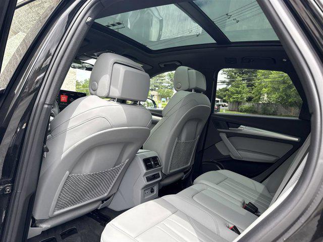 Photo of 2025 Mythos Black Metallic Audi Q5