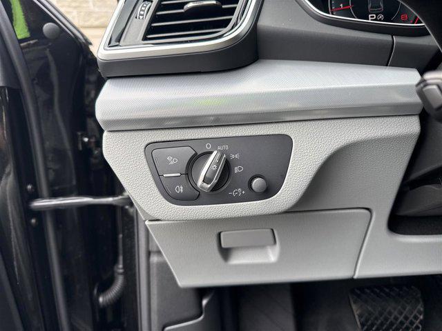 Photo of 2025 Mythos Black Metallic Audi Q5