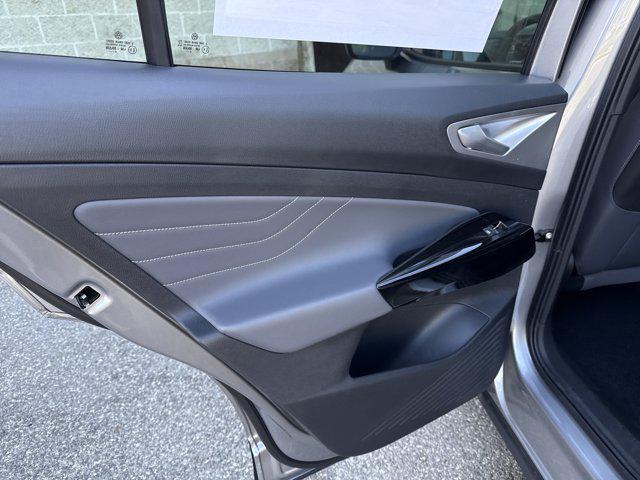 Photo of 2025 silver mist metallic Volkswagen ID.4
